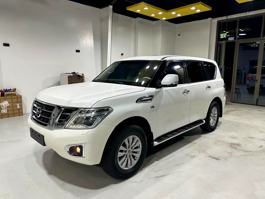 Nissan Patrol 2016 — photo 1 of 15
