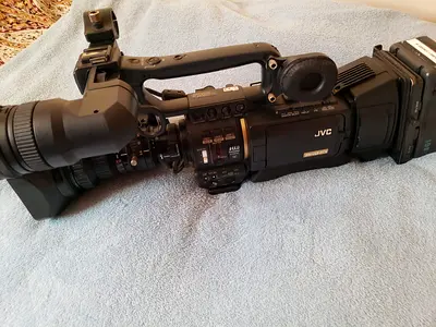 JVC GY-HD201E. VIDEO CAMER