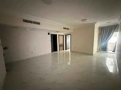 ارخص غرفتين وصالة للايجار السنوى بالشارقة بتكييف مركزى و بموقع متميز فى المجاز 2 فى منطقة حيوية بجانب البحيرة وحديقة المجاز