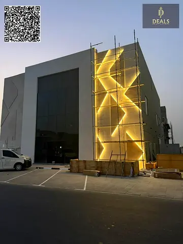 معرض تجاري فاخر للإيجار في الجرف 2