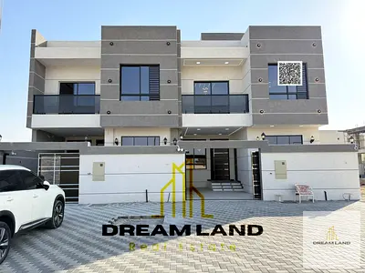 يشمل السعر رسوم التسجيل. منزل تاون هاوس رائع، يتكون من 5 غرف نوم رئيسية مع خزائن ملابس مدمجة وسطح في منطقة راقية.