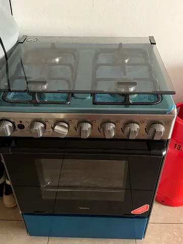 Midea 4-Burner Gas Cooker with Oven - Like new