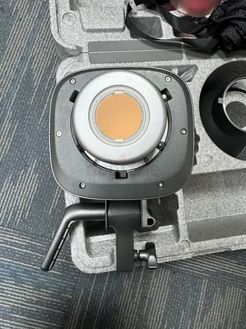 Aputure Amaran 300c RGB light - Black