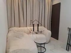 NEW l Furnished l Bright l Cosy l Ideal for Couple or Single Professional l Modern l Ideal Spot in R