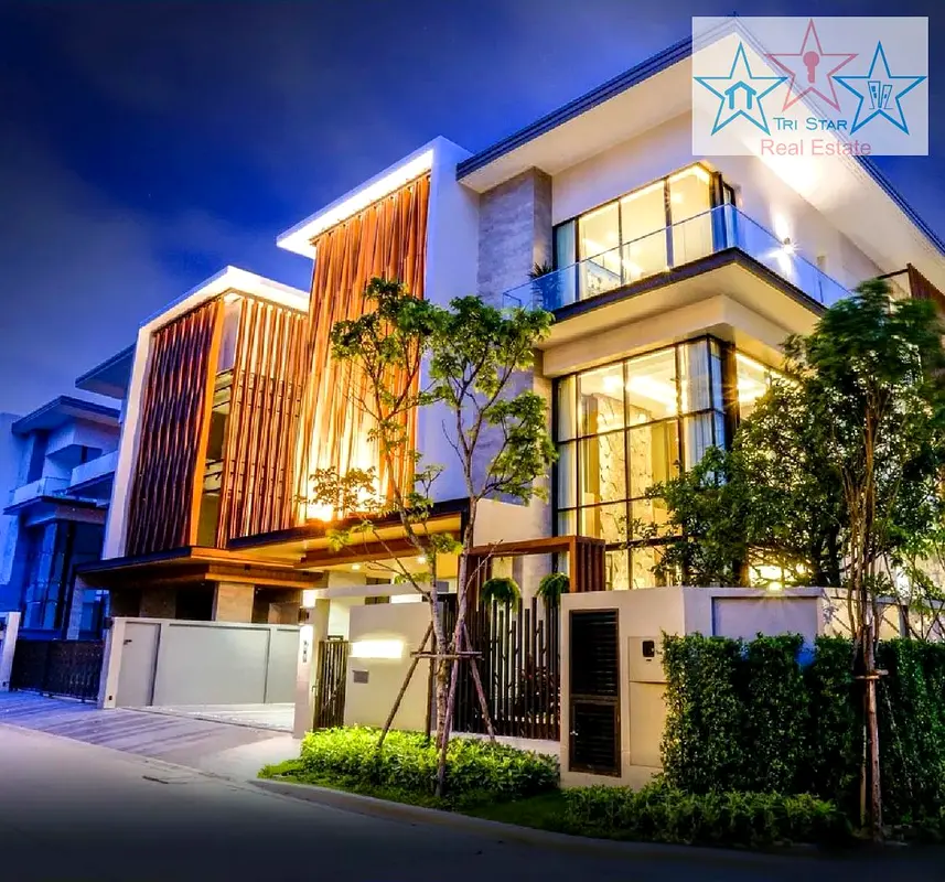CORNER I LUXURIOUS 5 BR VILLA I BRAND NEW I BEACH POOL I SKYLIGHT I BEHIND GARDEN