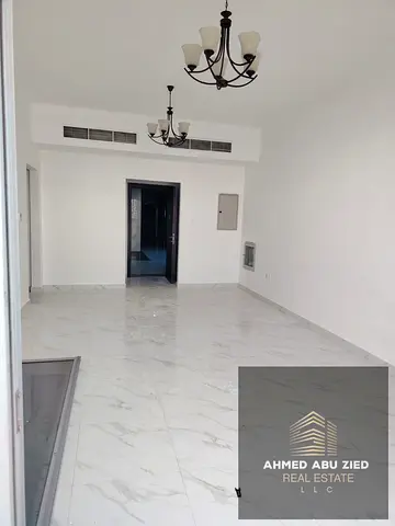 Second-tenant luxury apartment with 2 master bedrooms, spacious living room, equipped kitchen, and 3 bathrooms. Near Sheikh Ammar Street. Close to ser