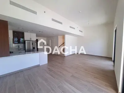 Spacious Layout | 2 Parking | Townhouse Feel