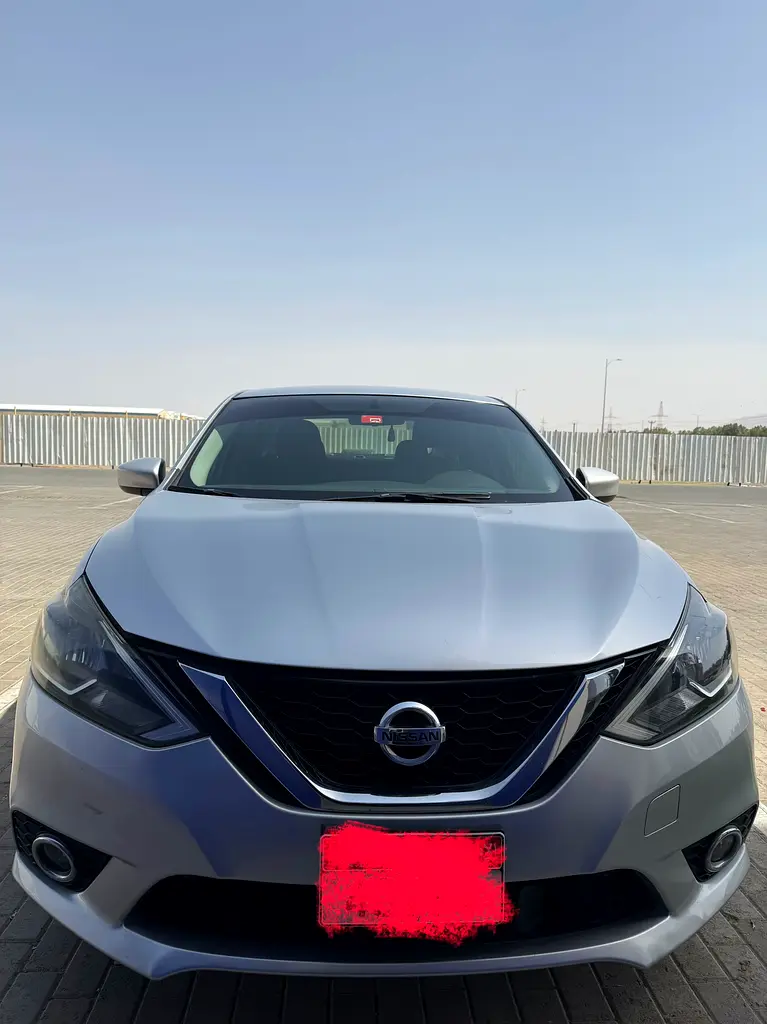 Nissan Sentra 2019 — photo 1 of 8