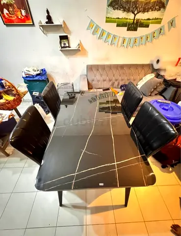 Dining Table with 04 chairs