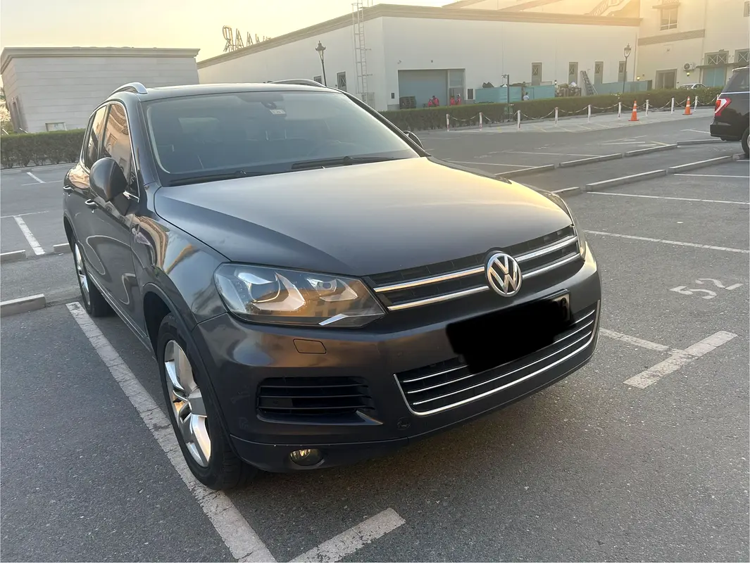 Volkswagen Touareg 2013 — photo 1 of 3