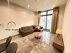 Fully furnished | Chic design | Steps to transport