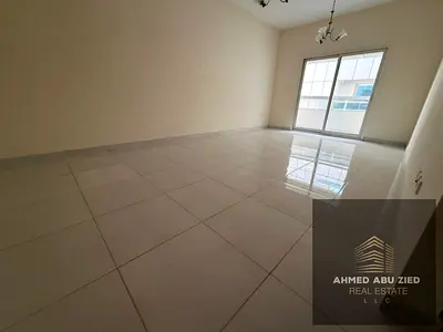 شقة غرفة ماستر وصالة الراشدية 1 بجوار أبراج اللؤلؤة مساحة ممتازة بلكونة باركن مجاني 2 حمام موقع مميز قريب الخدمات للإيجار السنوى 32 ألف