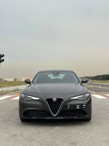 2019
Alfa Romeo Giulia super
Full history service in agency
GCC Specs