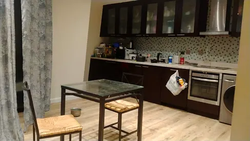 10 min walk to business bay metro!