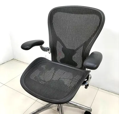 Im selling Herman Miller Areon chair size B size and C available