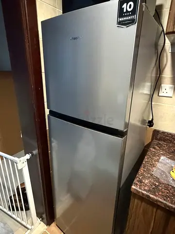 Hisense 2-Door Freezer Top Refrigerator - Silver, Good Condition