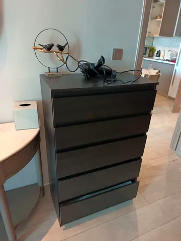 Dark Wood 5-Drawer Dresser / Chest of Drawers - Good Condition