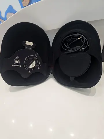 Bose QuietComfort Headphones Carry Case with AUX Cable (Original)