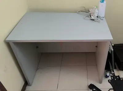 Simple white desk / computer table — compact and sturdy
