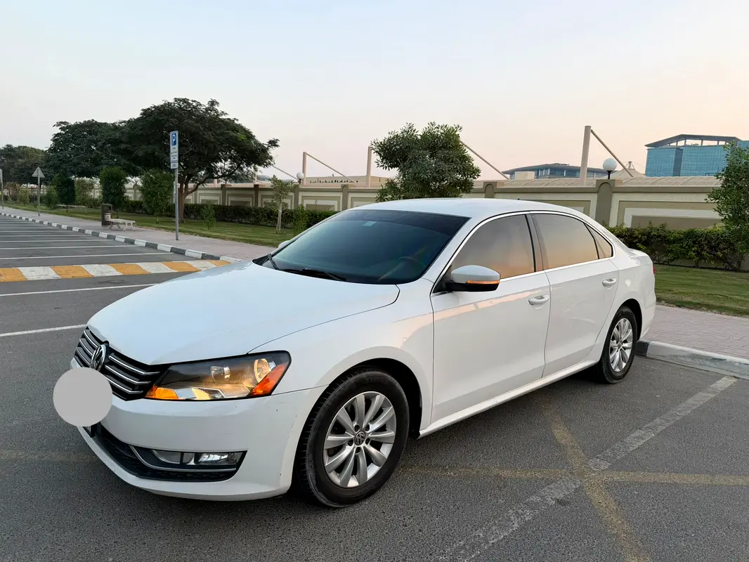 Volkswagen Passat 2015 — photo 1 of 13