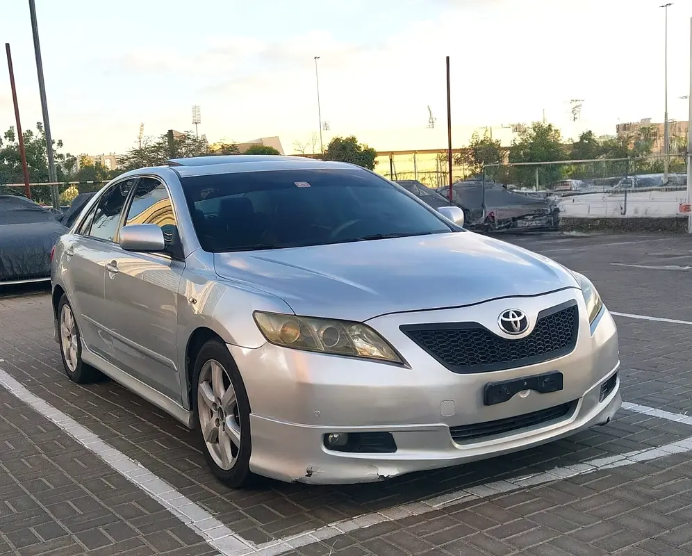 Toyota Camry 2009 — photo 1 of 10