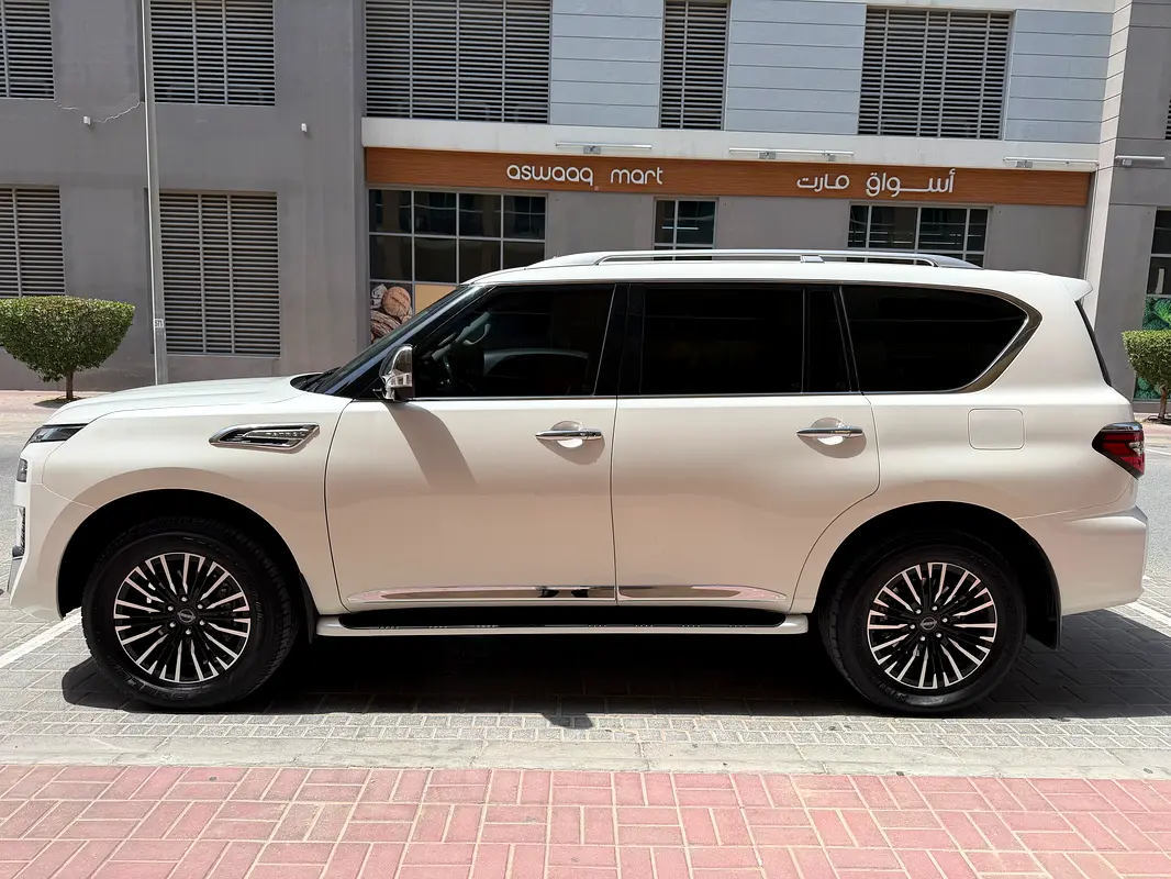 Nissan Patrol 2024 — photo 1 of 17