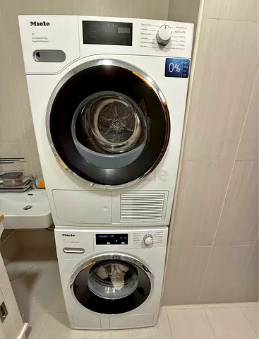 Miele  latest model 9kg washer and 9kg dryer separate set same like new condition perfect working pr