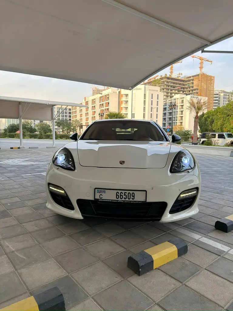 Porsche Panamera 2012 — photo 1 of 9