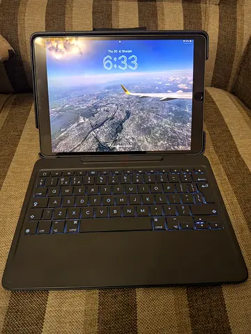 iPad Pro 10.5 Cellular with Logitech Keyboard with backlight