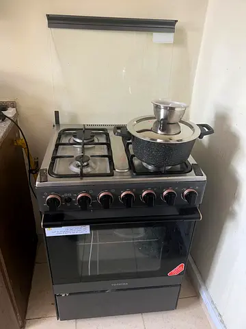 Toshiba freestanding 4 burner gas cooking range with oven - good working condition