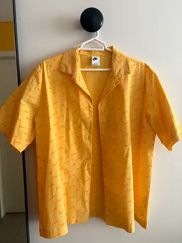 Nike All-Over Swoosh Short Sleeve Shirt — Unisex Size L, Yellow