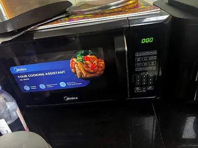 Midea 25L 900W Microwave - Black | Barely Used | Original Sticker Still On | Quick Sale