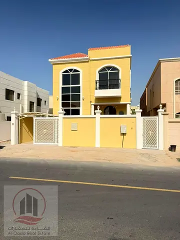 فيلا عائلية للبيع في موقع مميز بعجمان | قريب شارع الشيخ عمار
