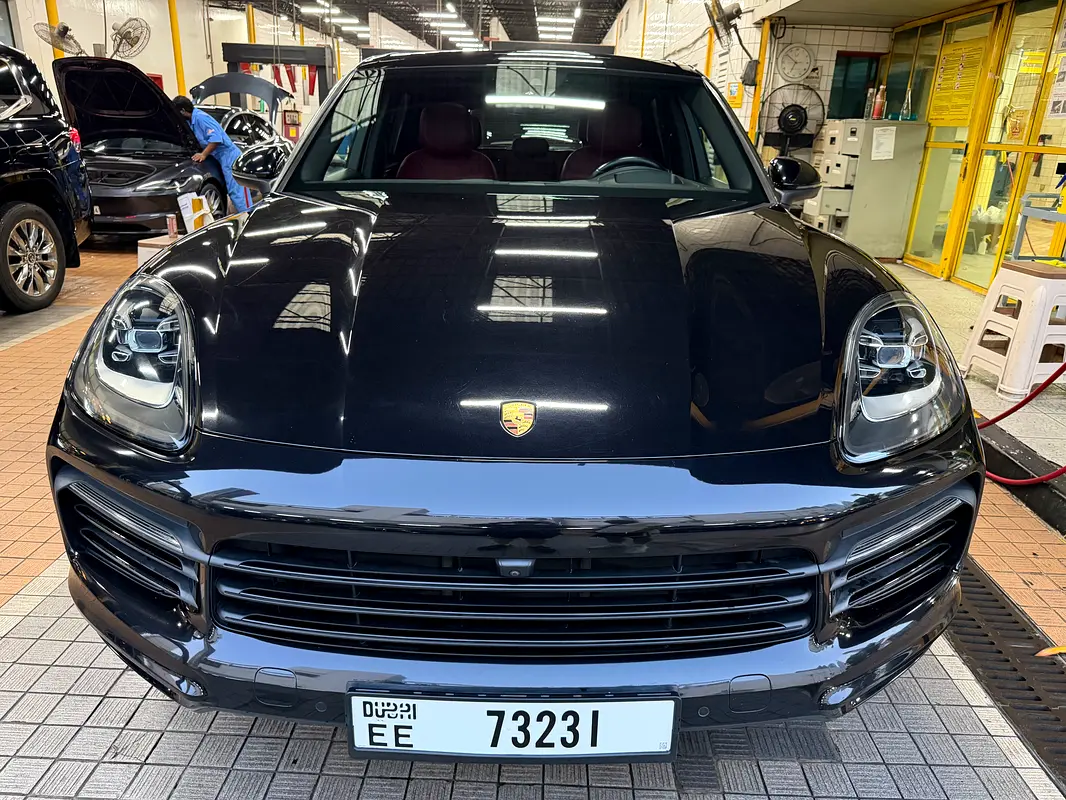 Porsche Cayenne 2019 — photo 1 of 14
