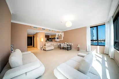 Corner Unit | Canal View | First-Line Waterfront