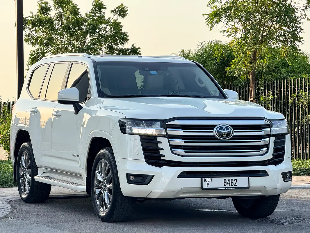 Toyota Land Cruiser 2023 — photo 1 of 20