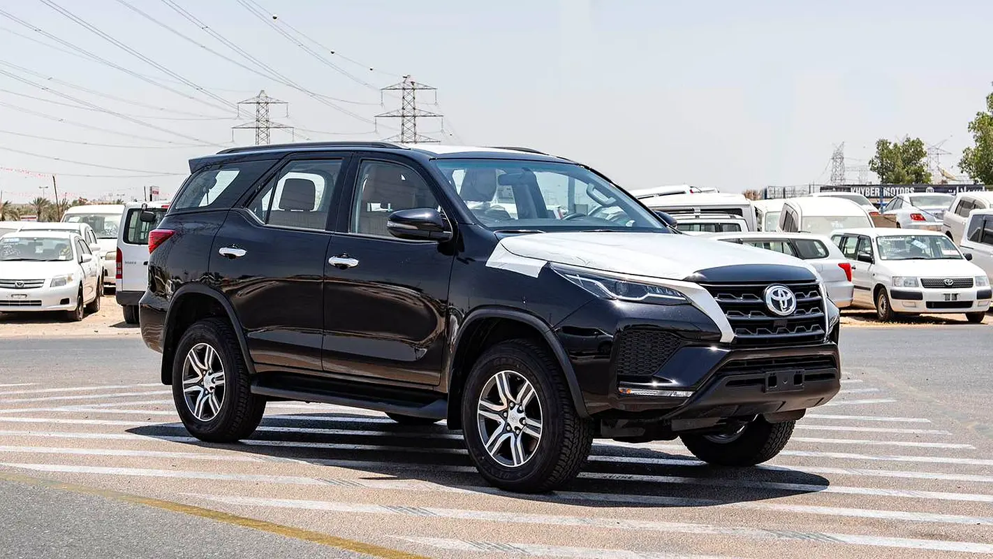 Toyota Fortuner 2026 — photo 1 of 9