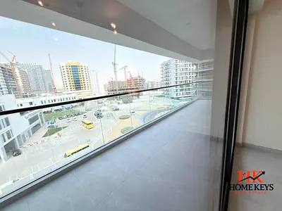 شقة مشرقة بغرفتي نوم | مساكن AARK | شرفة | إطلالة على وسط المدينة