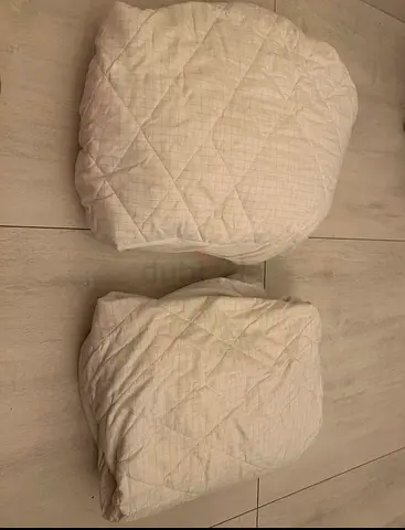 2 anti-stress matress protector  / fitted bed sheets