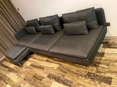 Modern L- shaped sectional sofa in gray fabric