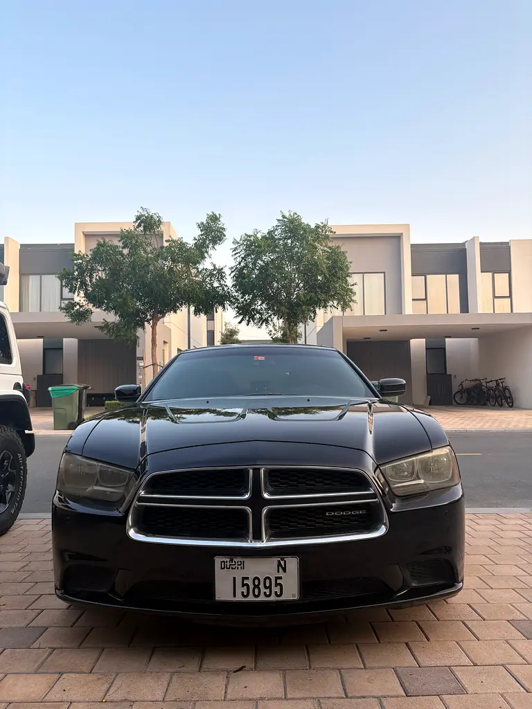 Dodge Charger 2012 — photo 1 of 11