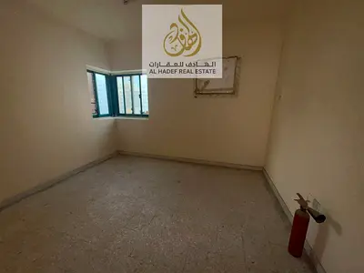 للإيجار السنوي في إمارة الشارقة منطقة البوطينة شقة سكنية مميزة مكونة من غرفة وصالة داخل موقع حيوي وقريب من جميع الخدمات الأساسية والمرافق اليومية، تتو