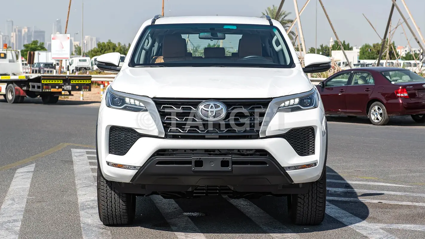Toyota Fortuner 2026 — photo 1 of 14