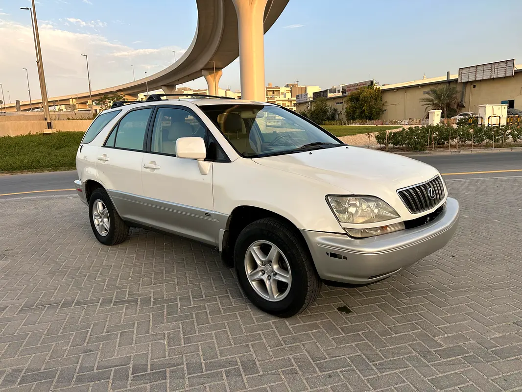 Lexus RX-Series 2003 — photo 1 of 9
