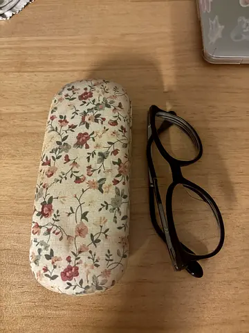 Eyeglasses in a very good condition. -3.5 both lenses.