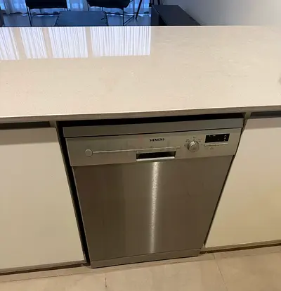 Siemens freestanding stainless steel dishwasher, good condition