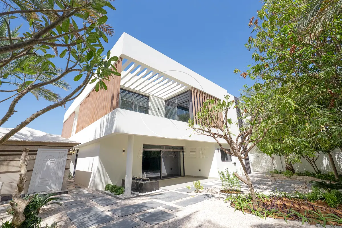 √Corner Unit | 5BR Villa with Pod | 2 Majlis√