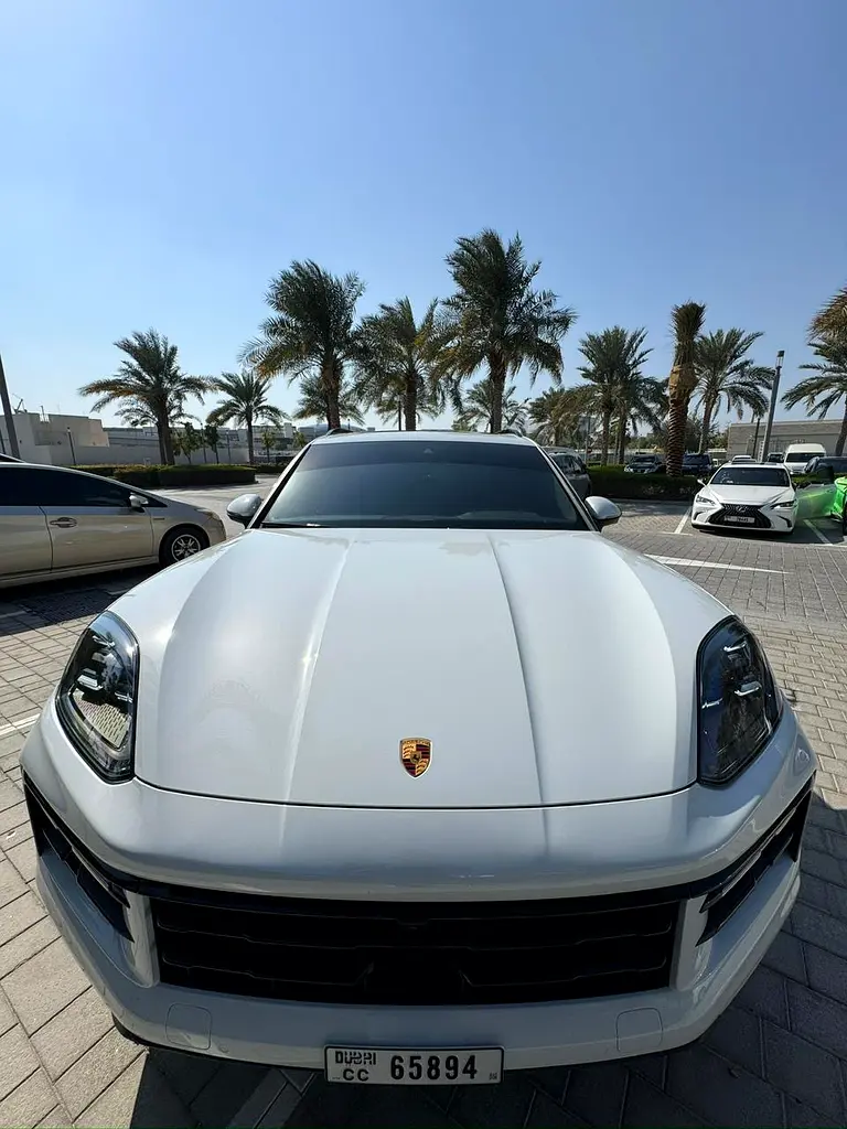 Porsche Cayenne 2024 — photo 1 of 9