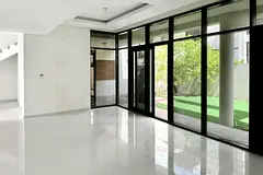 VACANT | WELL MAINTAINED | PRIME LOCATION