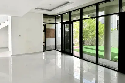 VACANT | WELL MAINTAINED | PRIME LOCATION